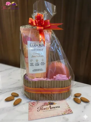 Kit Eudora Instance Cereja E Amêndoas Loção Corporal +Sabote Tododia