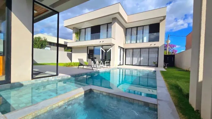 CASA À VENDA COM AUTOMAÇÃO CRESTRON, PISCINA COM SPA AQUECIDO E ENERGIA FOTOVOLTAICA - Alp