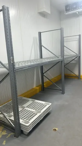 Porta Palete usado - Montante com 2,50m e longarinas com 2,30m últimas unidades. SP