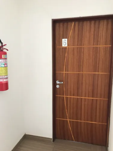 Aluga-se sala comercial no Farol