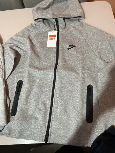 Casaco Nike Tech Fleece Cinza