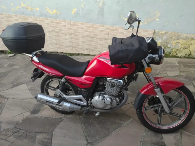 Moto pro dia dia bem cuidada