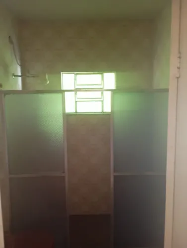 Box de alumínio brilhante para banheiros de 180cm de comprimento e 200cm de altura