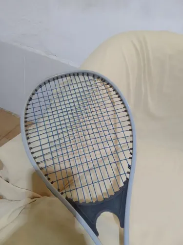01L_ Raquete de tenis