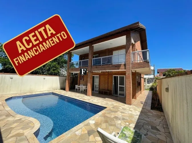 Sobrado com piscina quadra mar Atami Sul