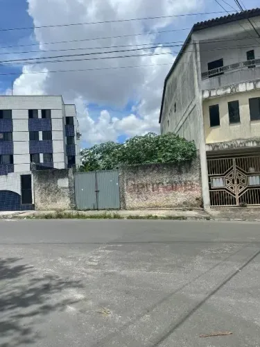 Terreno disponível para venda, situado na Rua Caraíbas em Feira de Santana