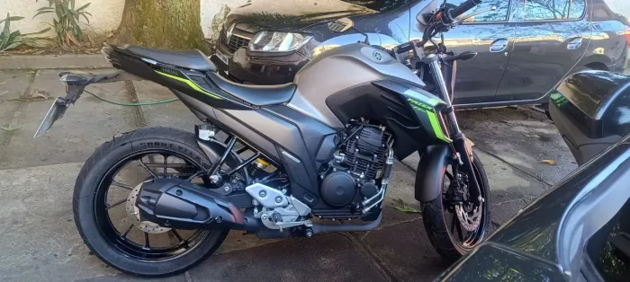 FZ25 ano 2024 - modelo Pantera Negra