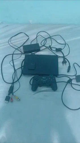 PS2 acompanha 1 jogo e 1 controle