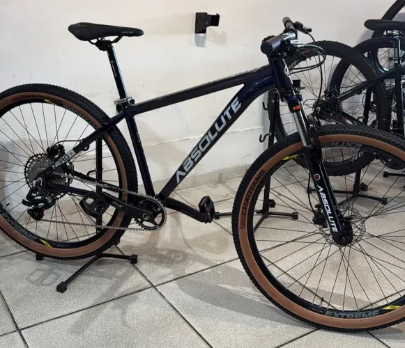 Bicicleta top com peças de qualidade e cubos barulhentos, com nota fiscal.
