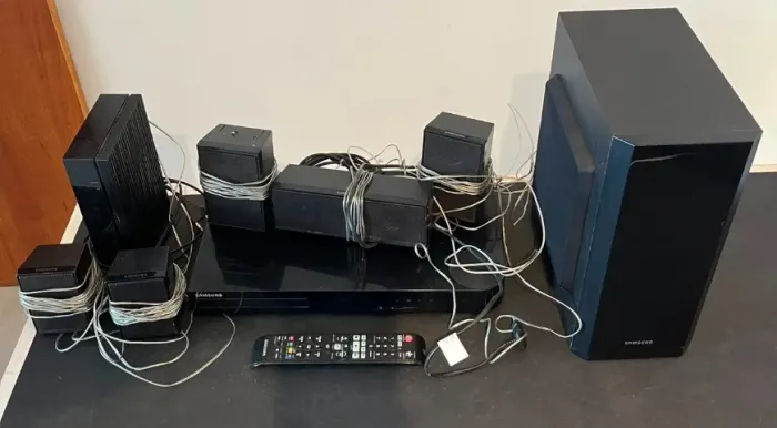 Home Theater SAMSUNG HT-F5525WK/ZD ? BLU-RAY 3D ? 5.1 Canais ? 1.000W RMS