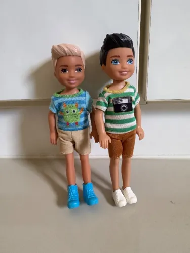 Kit com 2 Bonecos Chelsea Menino - Originais Mattel