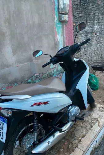 Vendo Honda Biz 110i ano 2024, muito conservada.