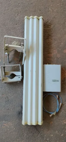 Ubiquiti basestation 20dbi com uma RB 912