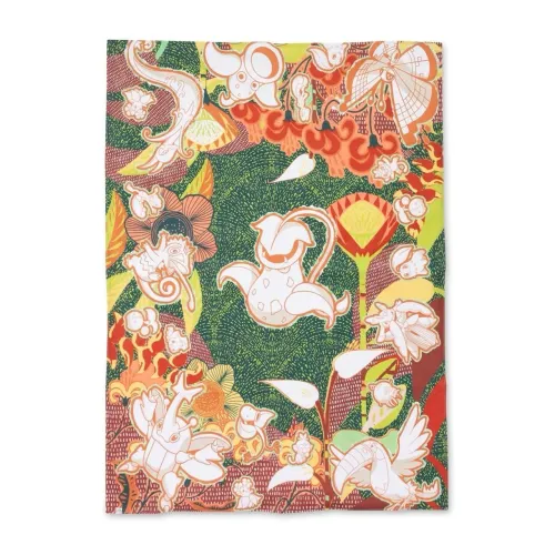 toalha de mesa com estampa floral e pokémon
