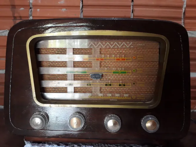 Radio antigo semp funcionando pilha e energia 