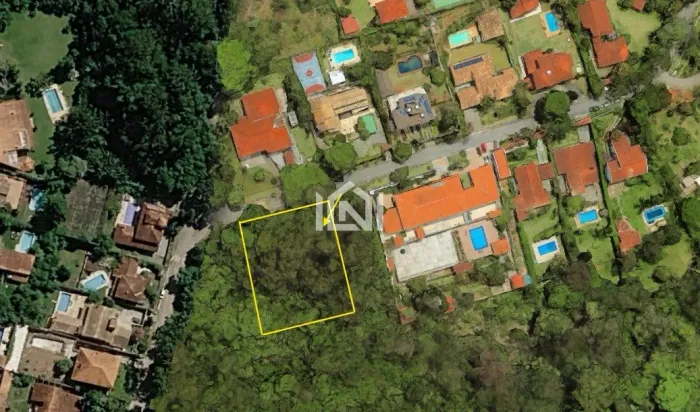 Terreno à venda no condomínio Jardim Algarve
