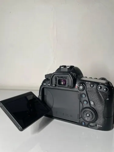 ? Canon 6D Mark II + 2 Baterias Originais | Obturador Novo | Excelente Funcionamento