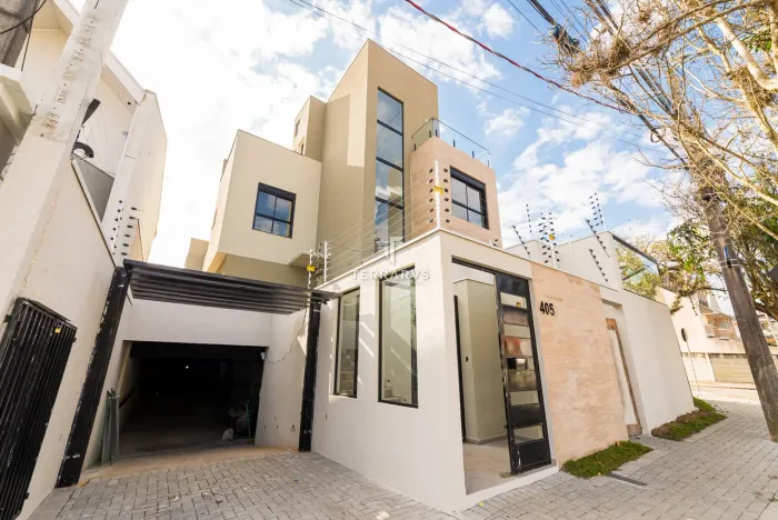 SOBRADO com 3 dormitórios à venda com 219.75m² por R$ 1.547.000,00 no bairro Guabirotuba -