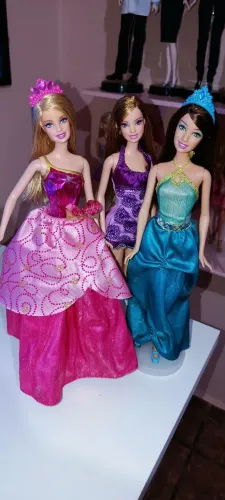 Lote Barbie Escola de Princesas - Blair, Hadley e Delancy