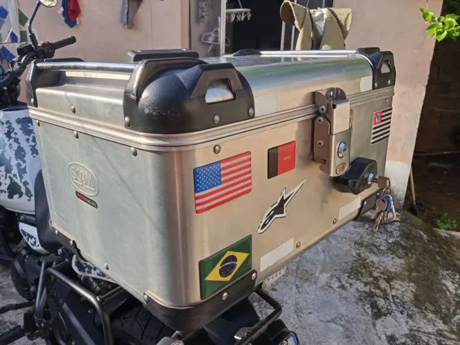 Baú scam 65l e retrovisor dominar 250