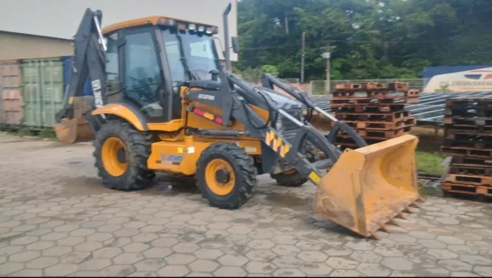 Retroescavadeira XCMG 2024