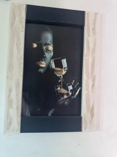 Vende-se Quadro - Rosto Preto e Doura com Vinho