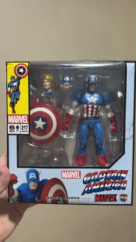 Capitão América Mafex (falta 1 dos escudos)