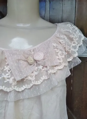 Blusa, com detalhe em renda, Forever 21.