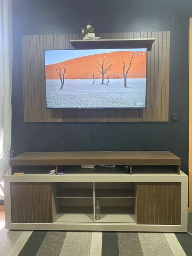 Tv 55 e painel com hack