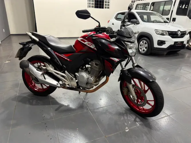 VENDO CB250 ENTRADA MAIS PARCELAS!!