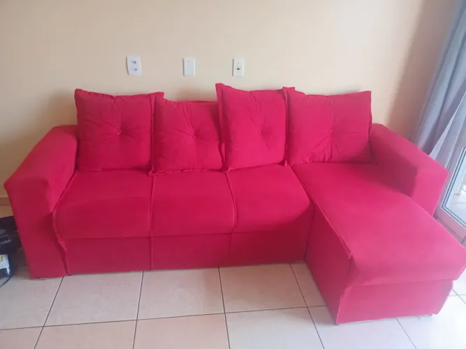 Sofá novo com 4 almofadas 