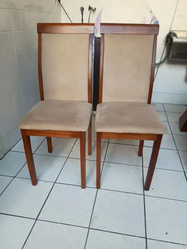 Vendo 4 cadeiras de MDFcom  estofado de suede bege. Usado. 