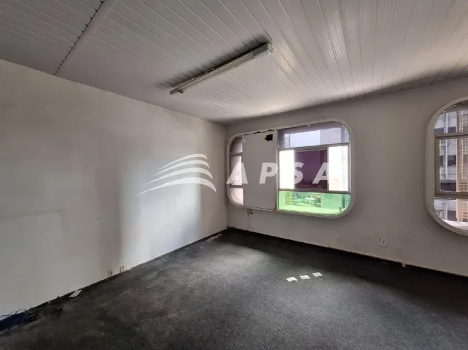 SALA COMERCIAL COM 76,27M² NO ED. COM VITAL ROLIM. O IMÓVEL CONTA COM AMBIENTE AMPLO E FUN