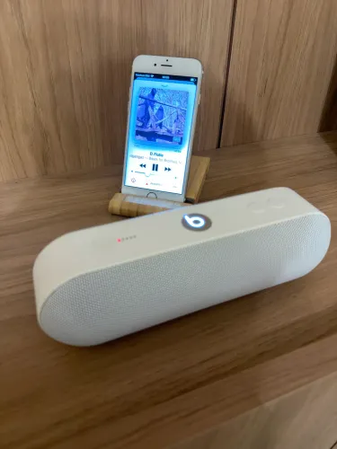 Caixa de som Apple Beats Pill+ branca