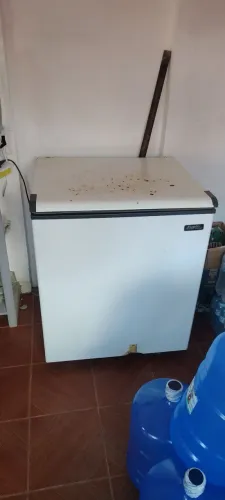 Vendo freezer de uma tampa 
