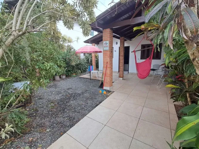 Casa para Locação em Florianópolis, Campeche, 3 dormitórios, 1 suíte, 3 banheiros, 2 vagas