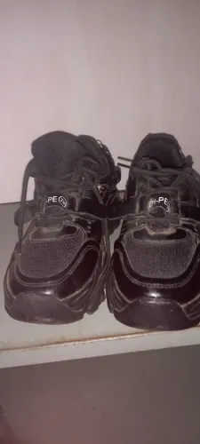 Tenis preto lacoste tam 40 ...há outros modelos e tamanhos zap: *