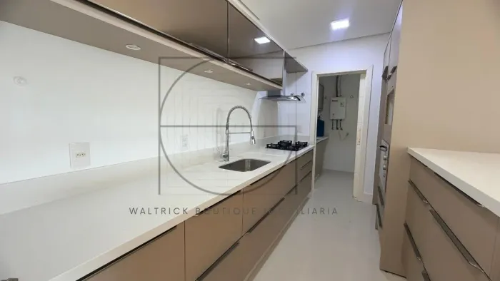 Apartamento 3 suítes na Avenida das Lagostas
