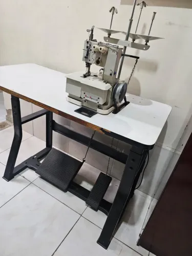Máquina de overloque