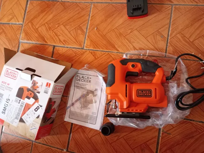 Serra tico tico nova na Caixa . Com lâminas Nova nunca usei