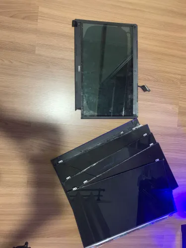 Tela de notebook para retirada de peças  (não funciona)