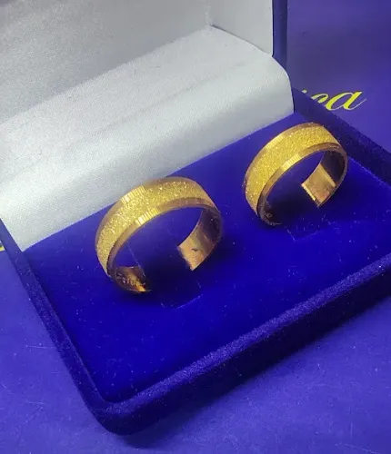 Par Alianças Ouro 18 Kilates Peso 22.50 Gramas 10 mm Maciça Casal Namoro Casamento