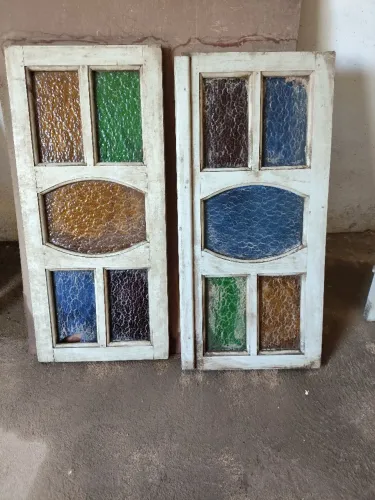 Janela Antiga Madeira com vitral 