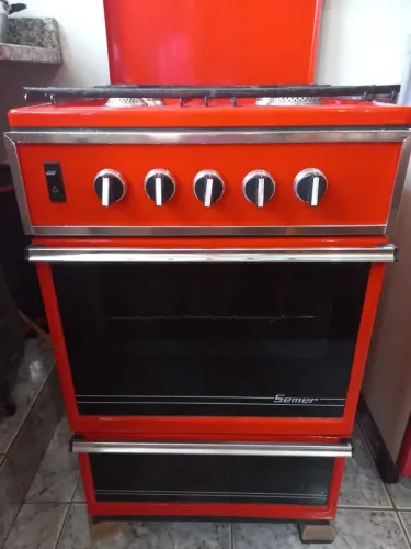 Fogão vermelho Semer antigo