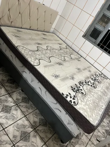 Vende-se cama com colchão