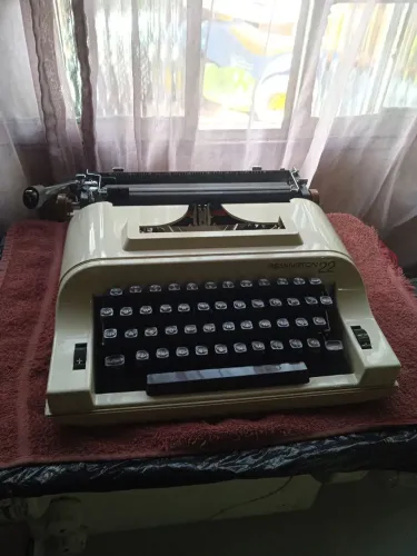 MÁQUINA DE ESCREVER (raridade) 