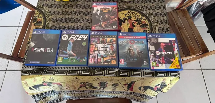 Lote de Jogos PS4 - Resident Evil 4 Remake, GTA V, EA FC 24 e mais