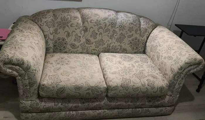 Sofá 2 lugares, espuma excelente. $500.00