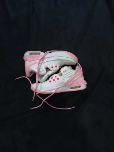 Air Jordan Max Aura 5 GS "White/Fierce Pink" (Branco/Rosa)