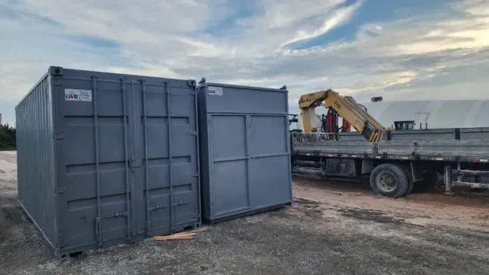Container obra locação escritório com ar banheiro laudo e segurança